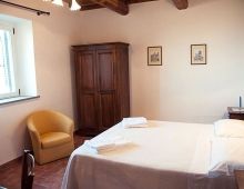 3-holidays-houses-perugia-relax-farm-with-apartments-umbrian-countryside-italy