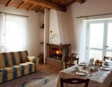 3-apartments-holidays-fireplace-country-house-perugia-umbria-italy
