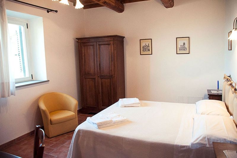 3-holidays-houses-perugia-relax-farm-with-apartments-umbrian-countryside-italy