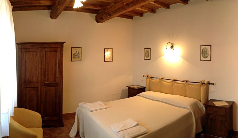 4-where-sleep-torgiano-perugia-rooms-house-of-campaign-assisi-offers-tourist-italy